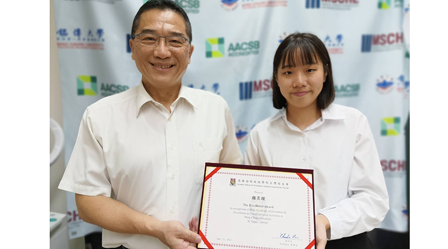 Featured image for “Cheng Yi Hsuan, International Affairs and Diplomacy Program of International College, won the LSE Excellence Award”